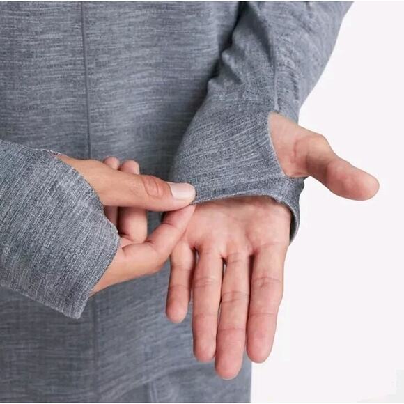 Men’s Nike Yoga Dri-Fit Crew Longsleeve Shirt in Gray, size M, NWT - Picture 3 of 11